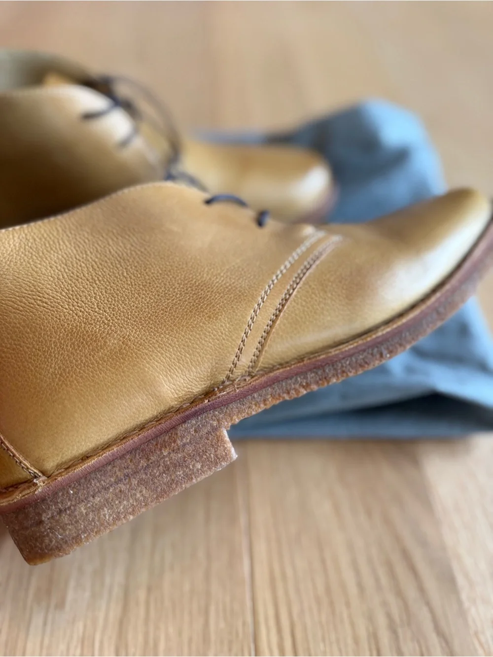 Johnston & Murphy Tan Leather Chukka Boots with Dark Laces